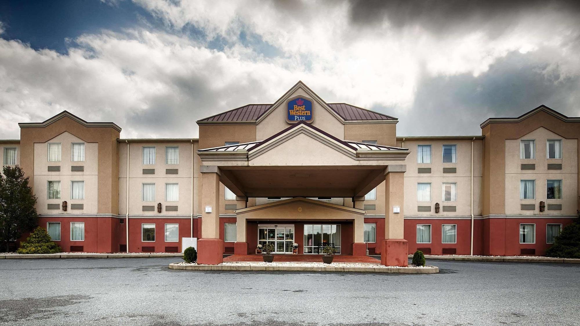 Best Western Plus New Cumberland Exterior photo